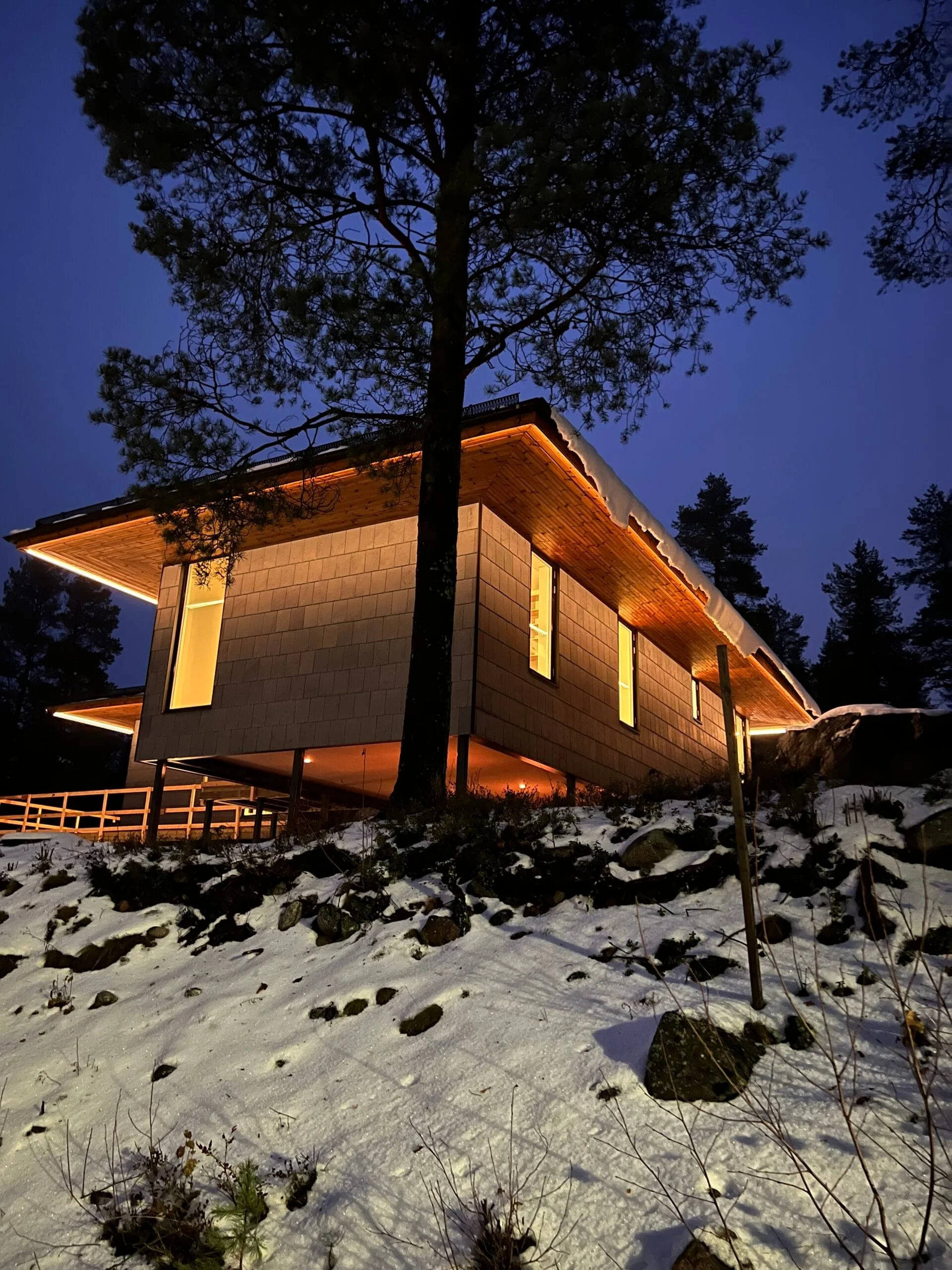 Arkitektritad villa i vinterskrud – Klöverträsk Byggteam